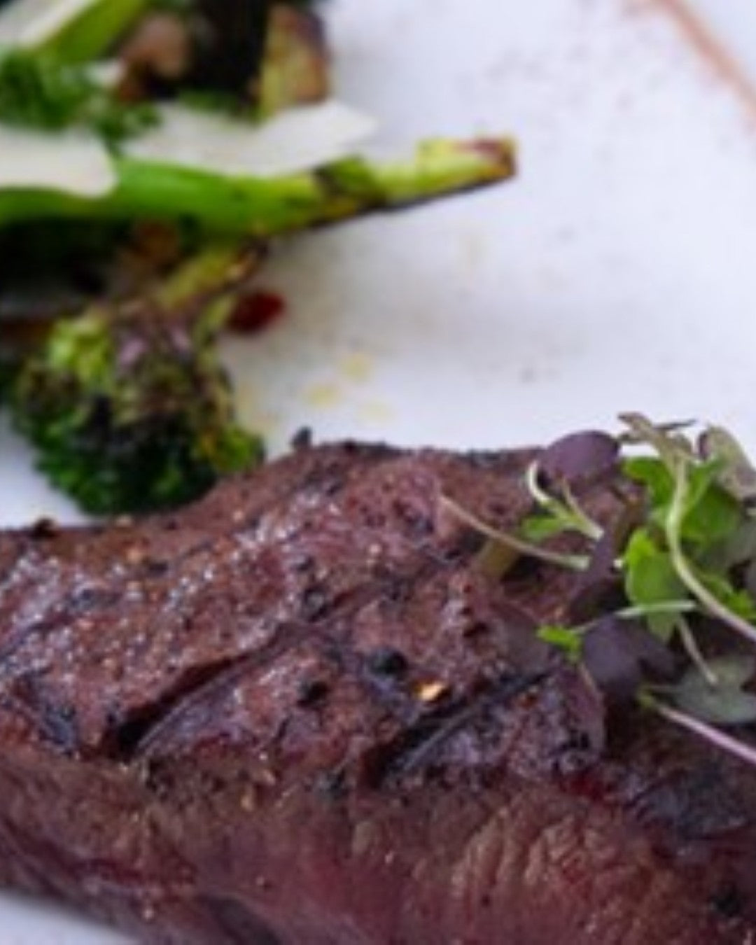 BBQ recept flat iron steak met broccoli